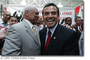 Villaraigosa Defeats Hahn